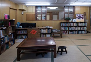 毛毛蟲書店02